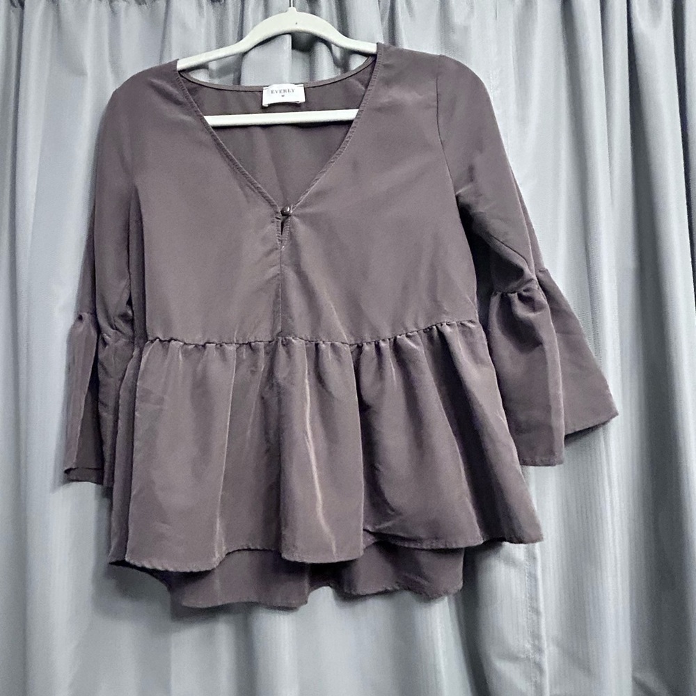 NWT Everly💋 Peplum Ruffle Blouse S toupee so soft ❤ 67 ptp 17.5 no stretch
